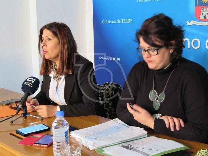 La alcaldesa Carmen Hernández y la concejala Celeste López (Foto TA)